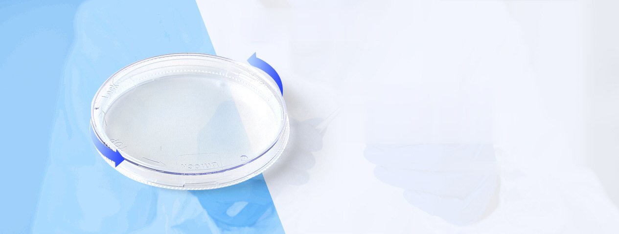 Transparent petri dish with arrows showing the lid turning to lock and unlock